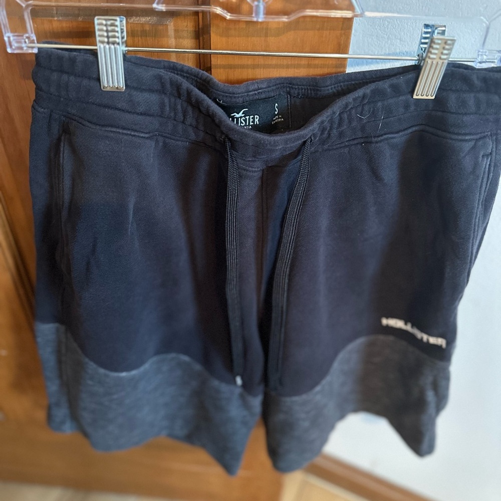 Hollister Men's Two-Tone Athletic Shorts